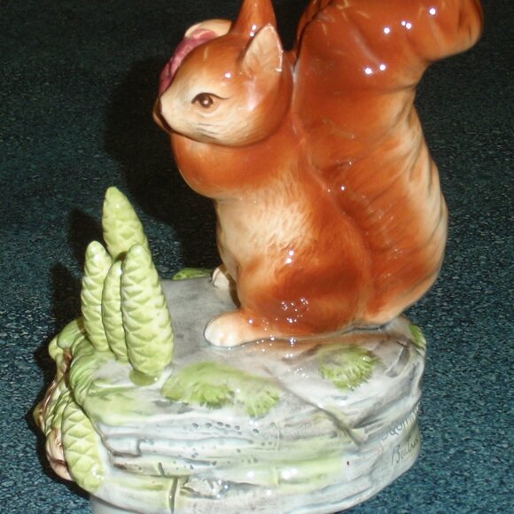1978 Beatrix Potter "Squirrel Nutkin" Music Box Figurine Raindrops Keep Falling - Picture 5 of 9